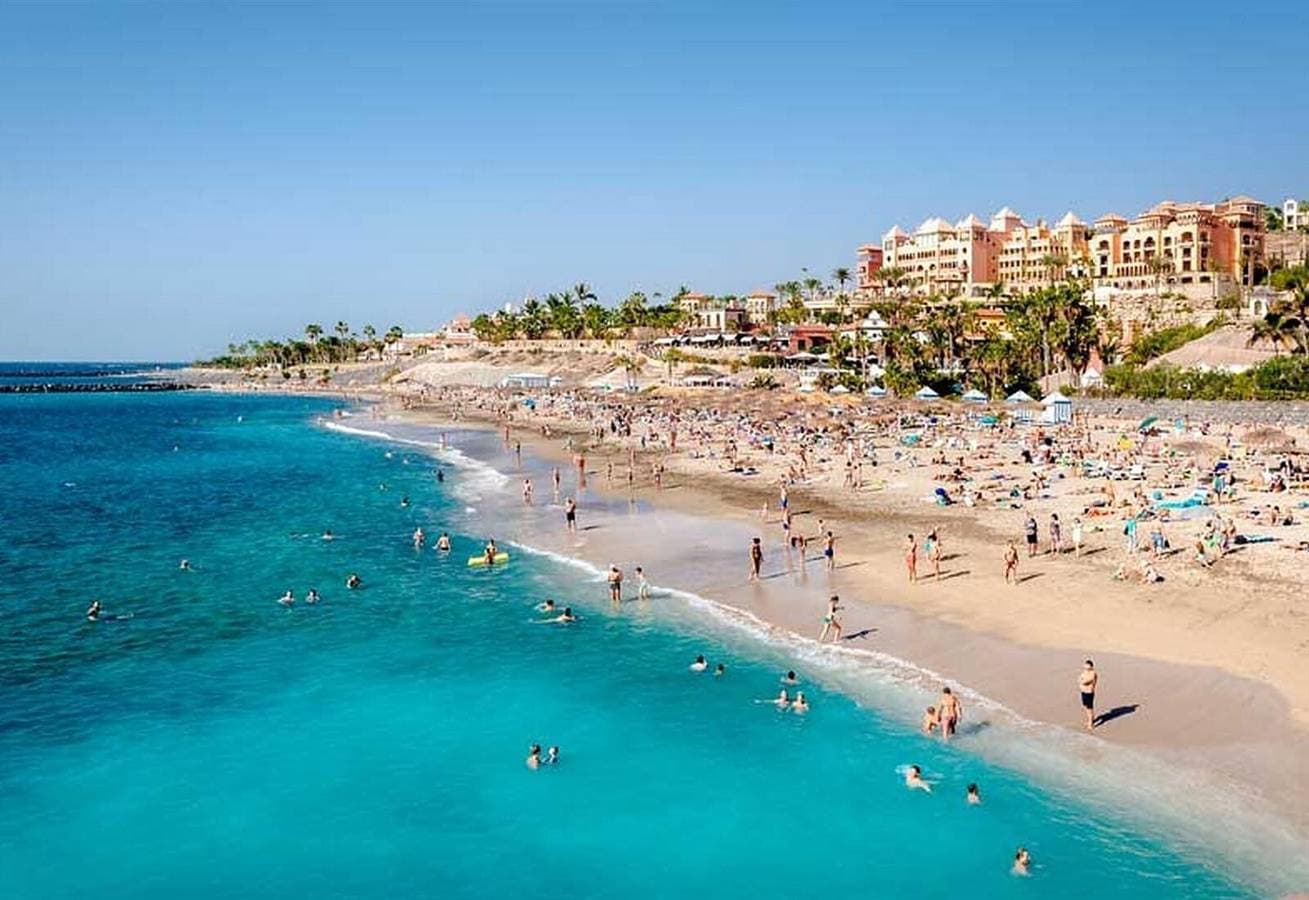 Foto 10 von 45: Ferienunterkunft "5-Schlafzimmer Villa in Playa del Duque" mit privatem Pool