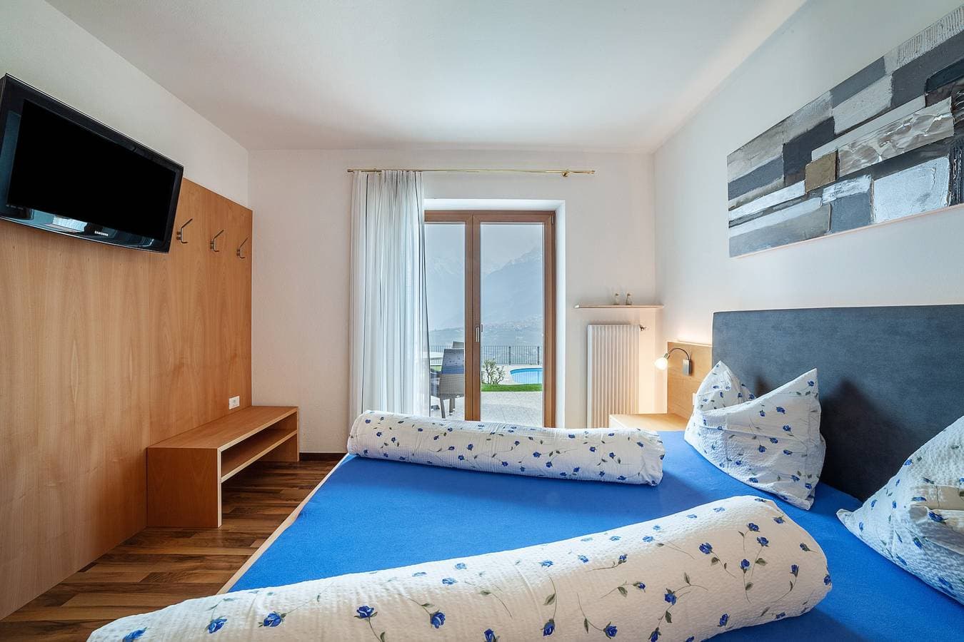 Foto 11 von 28: Ferienwohnung "Haus Hohenrain 2" mit Bergblick, Pool, WLAN, Terrasse & Garten