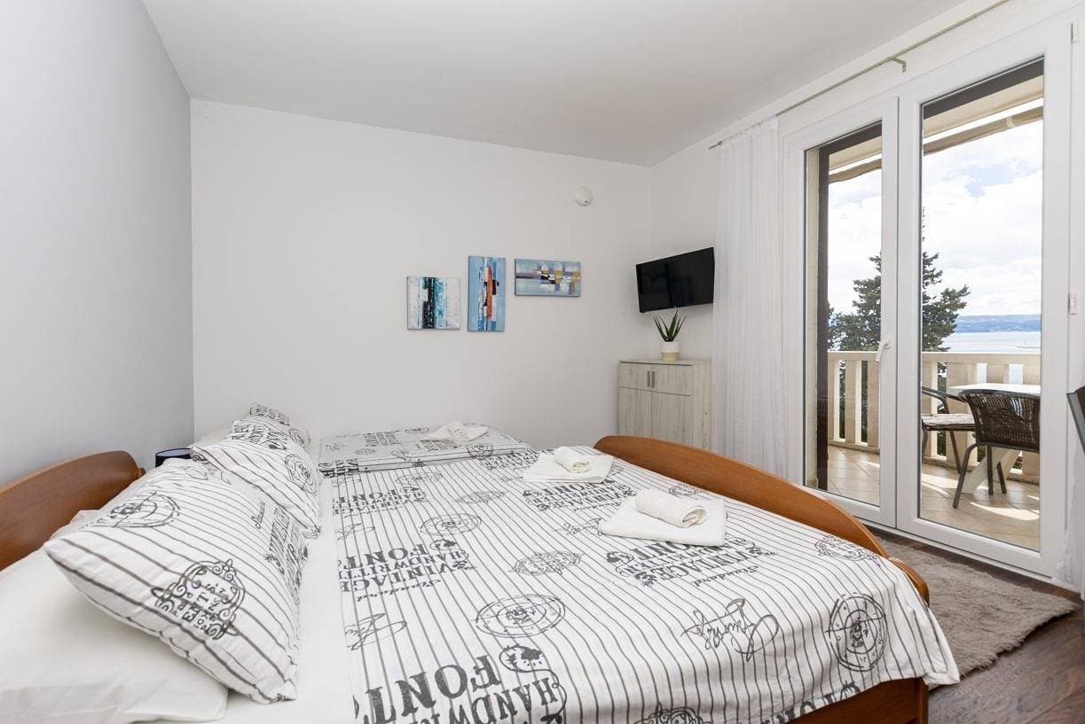 Foto 8 von 26: Ferienwohnung in Omiš mit Meerblick, Balkon, Klimaanlage, W-Lan (5129-3)