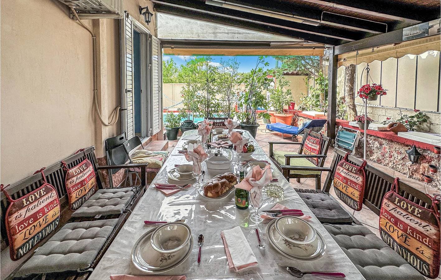 Foto 13 von 29: Apartment am Meer mit Pool und Terrasse – Agia Marina