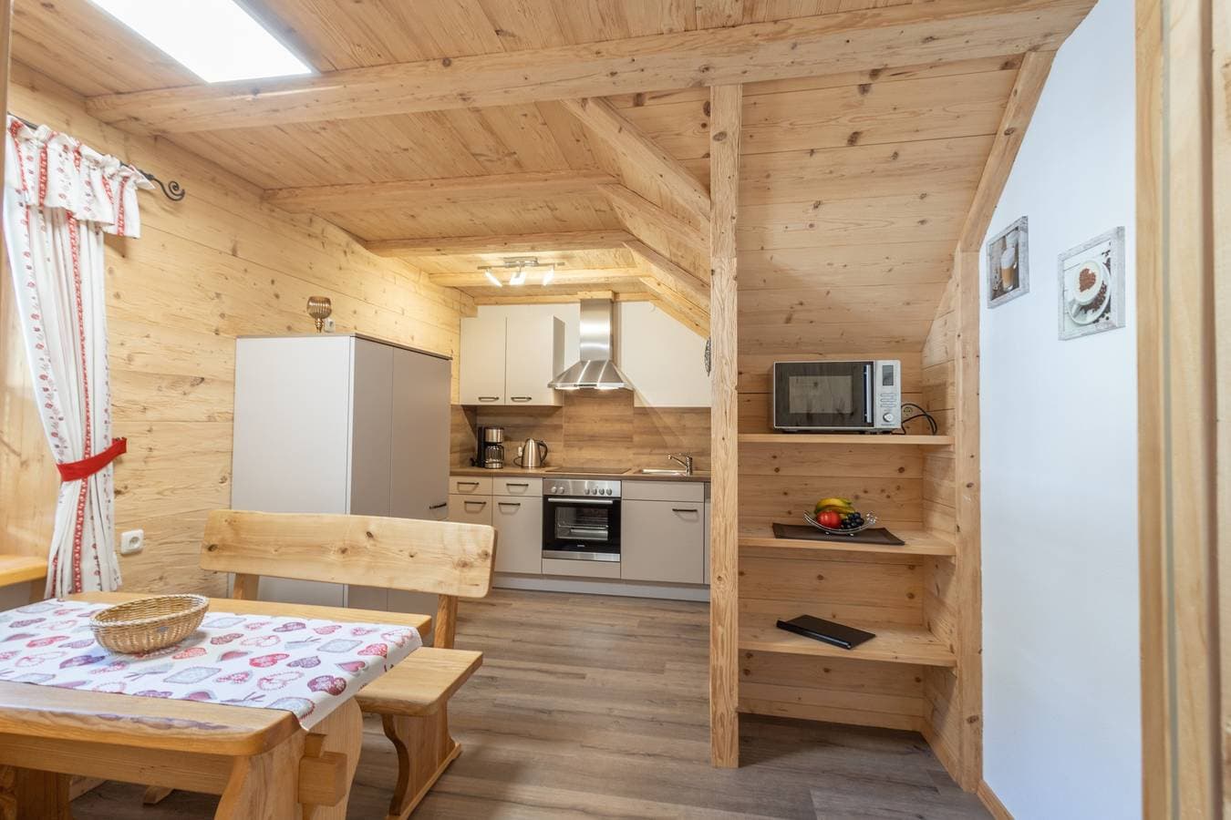 Foto 5 von 26: Ferienwohnung 'Fewo Rotwand' mit Gemeinschaftsterrasse, Gemeinschaftsgarten und WLAN