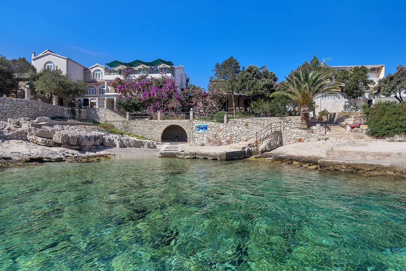 Foto 5 von 25: Studio Appartement am Strand Bucht Pokrivenik, Hvar As-10427-b