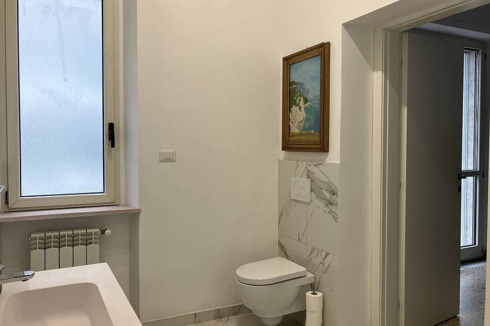 Foto 11 von 30: Apartment-Superior-Eigenes Badezimmer-Blick zur Meerseite-B&B mare mio