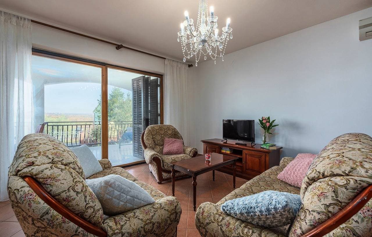 Three-Bedroom Apartment Katalin No.1 1