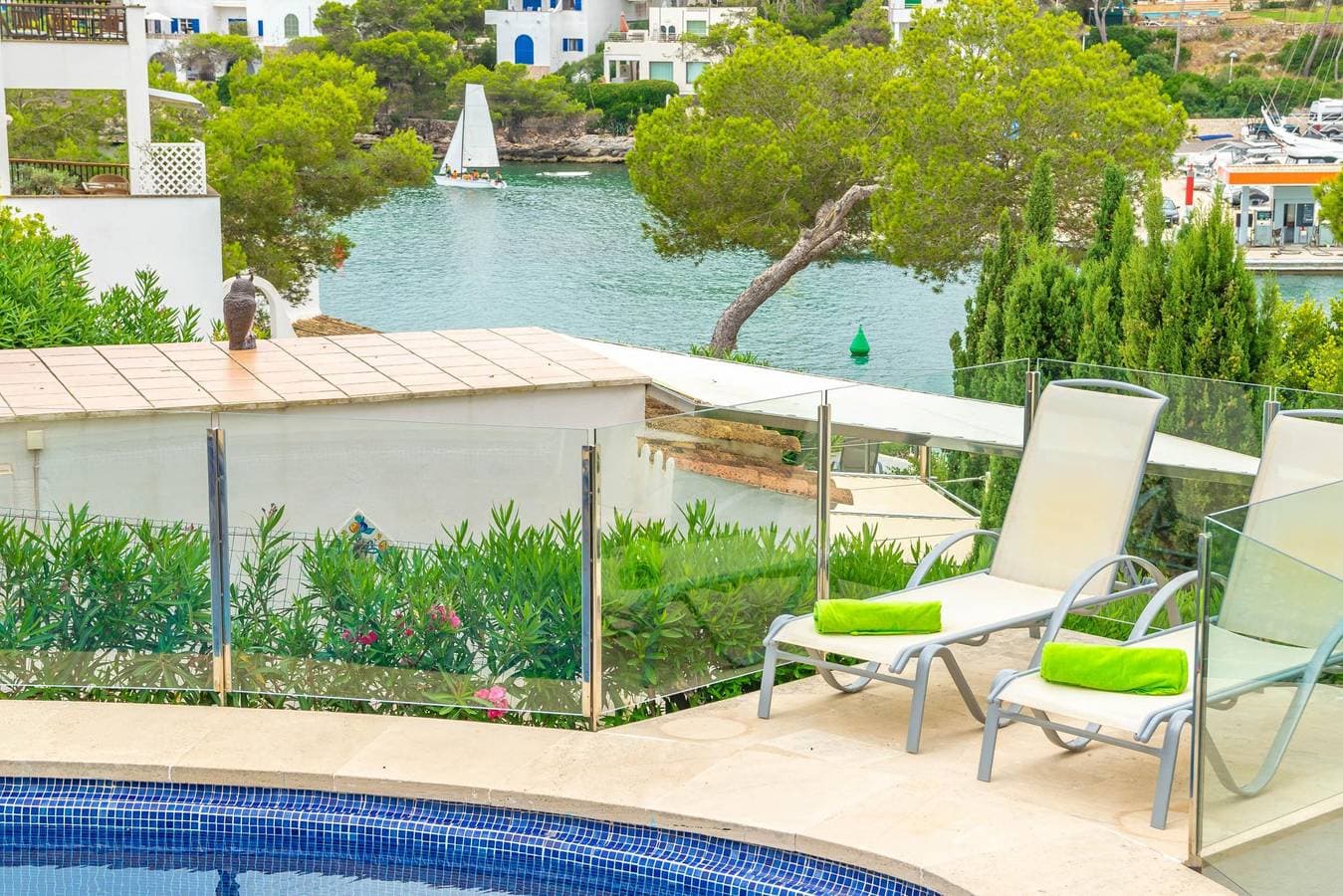 Foto 4 von 43: Cala Llonga - Spektakuläre Villa mit privatem Pool und herrlichem Blick auf den Yachthafen. WiFi gratis