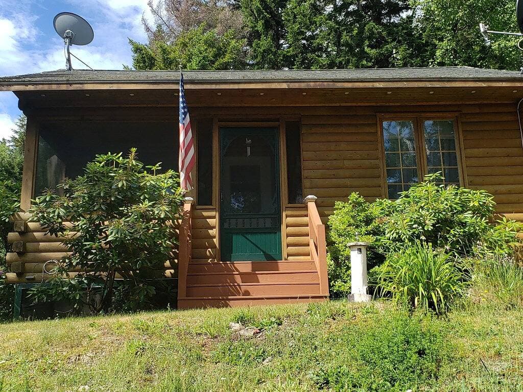 Tiny cabin Big Charm/Full refund up to 1 day out/Fire pit/ Beach/No pet fee 1