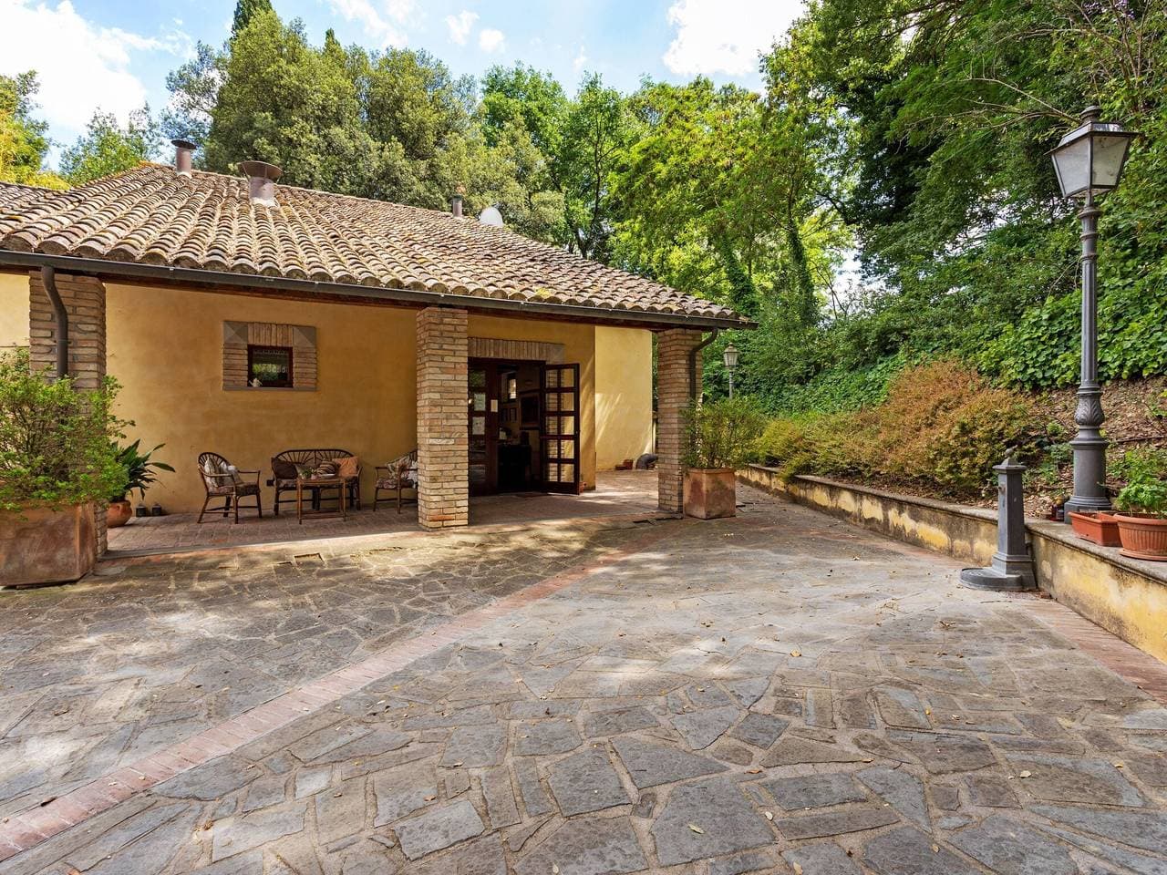 Haus in Umbrien mit Pool und Gartenblick 1