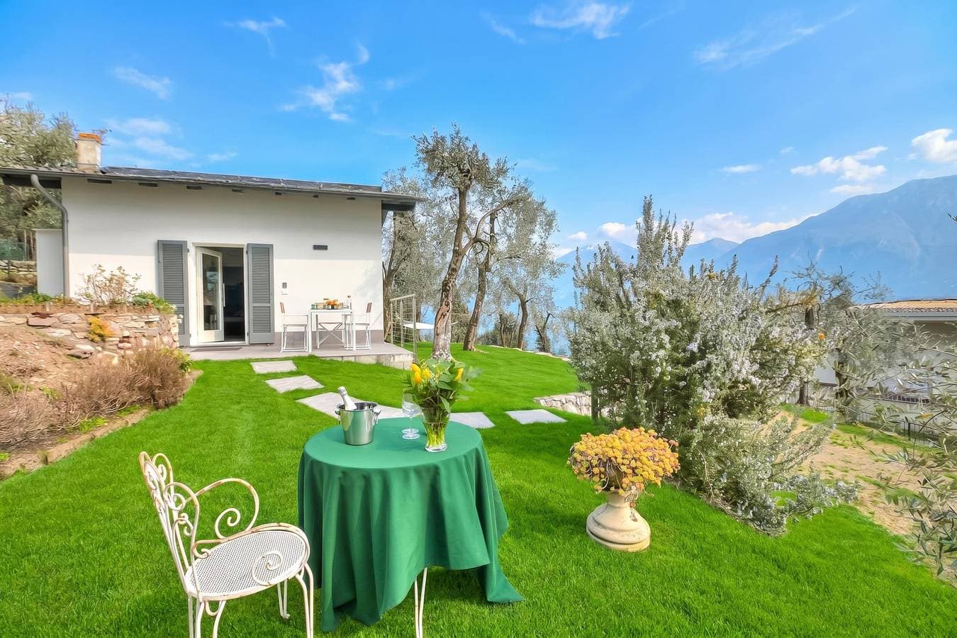 Relais Nanzello Garda Living 2 with Private Garden 1