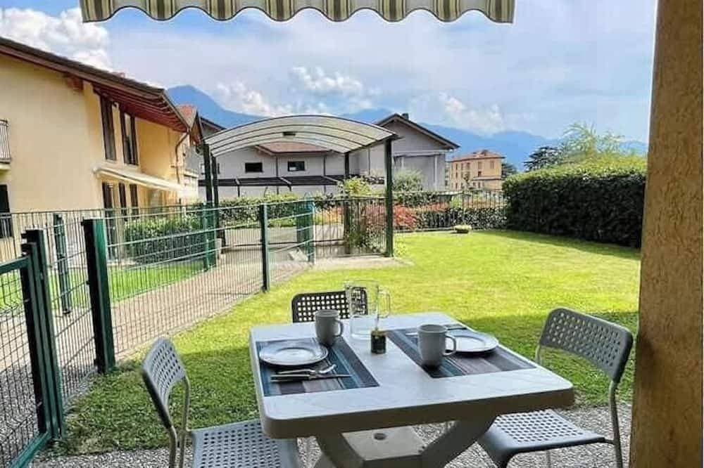 Apartment with garden and garage Dongo 1