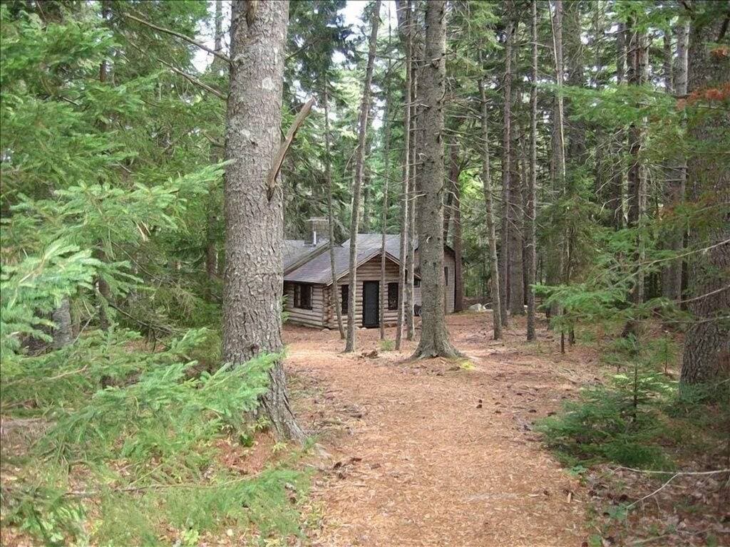 Foto 8 von 9: Einzigartige Cove Side Cabin auf Somes Sound neben Babbling Brook
