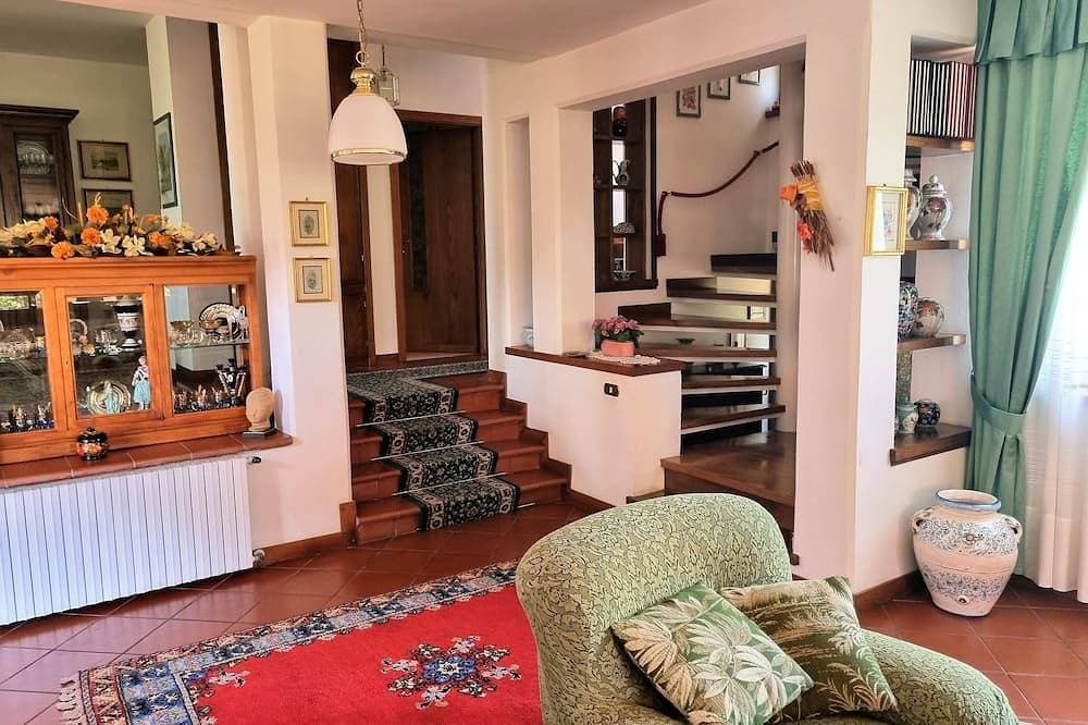 Foto 12 von 30: Villa Piazza, privater solarbeheizter Pool, zu Fuß zu allen Einrichtungen! Wifi