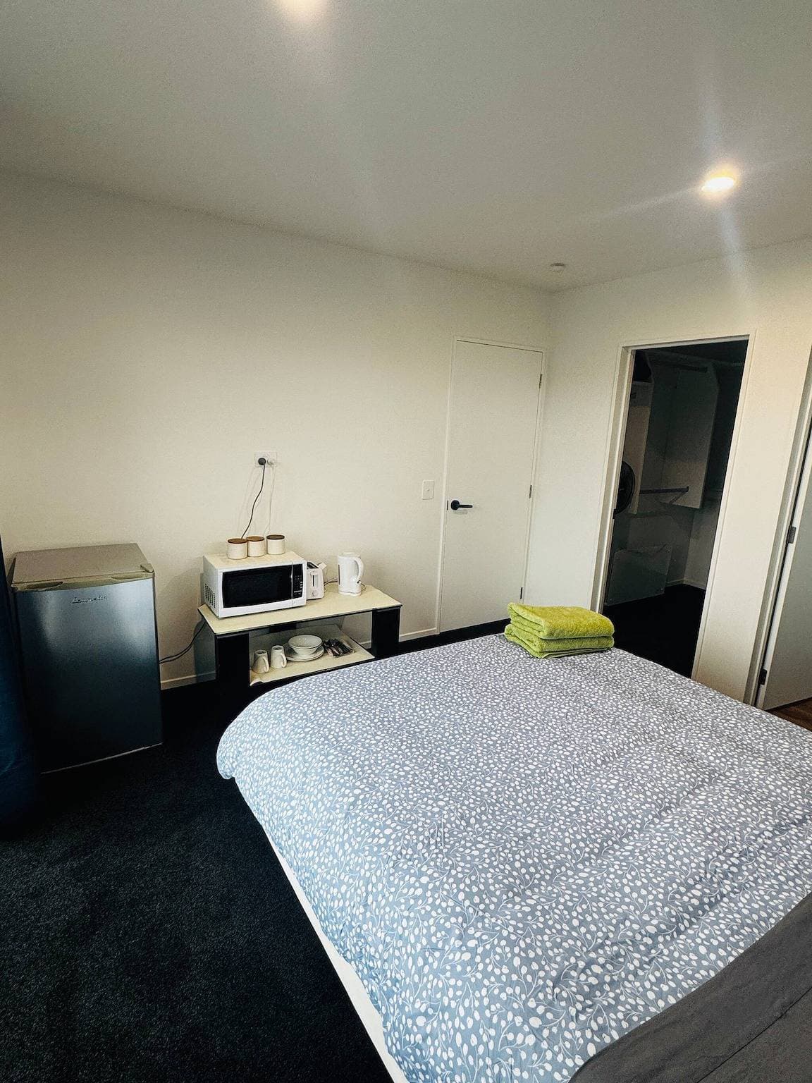Foto 9 von 15: Zimmer mit eigenem Bad und Kochnische
