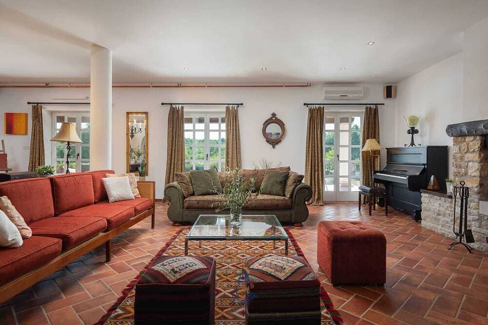 Foto 6 von 30: Charmante Villa mit 4 Schlafzimmern, Pool und Spielplatz