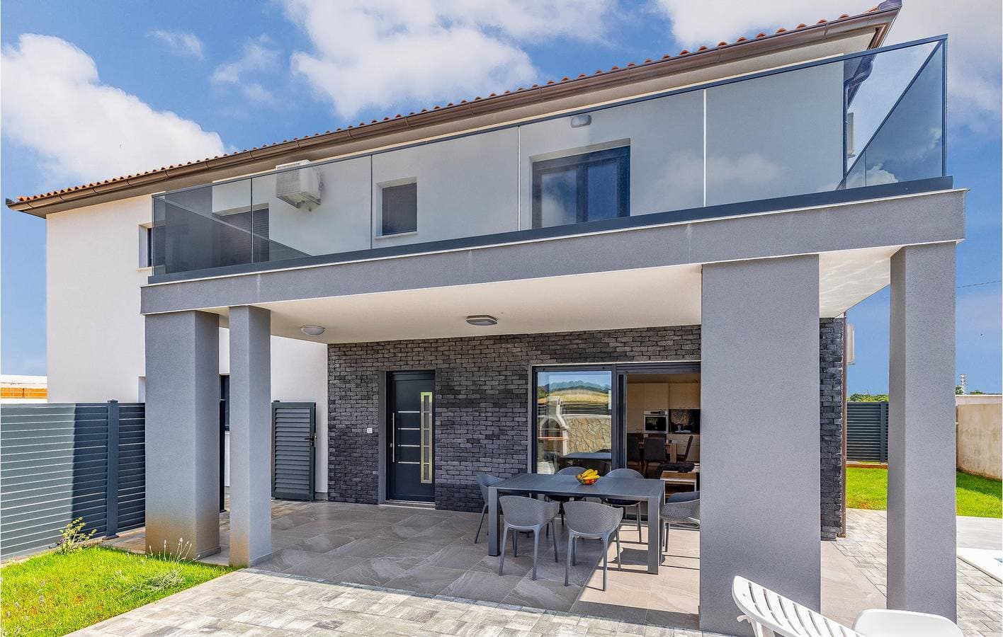 Foto 13 von 40: Charmante 130 m² große Wohnung mit Pool, Terrasse und WLAN in der Nähe des Stadtzentrums von Sisan