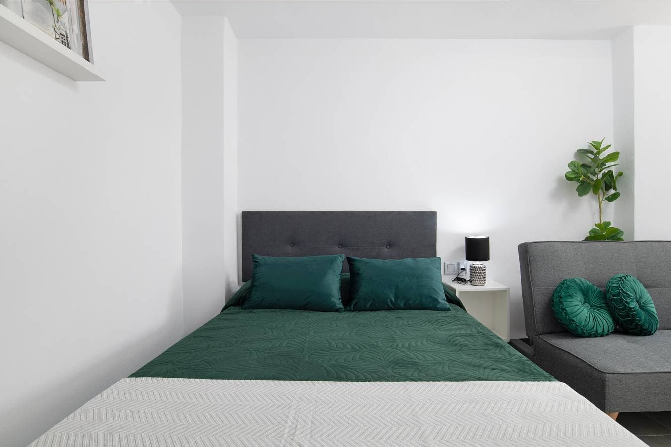 Foto 5 von 25: Einzimmerapartment 'Loft Marina' mit Gemeinschaftspool, WLAN und Klimaanlage