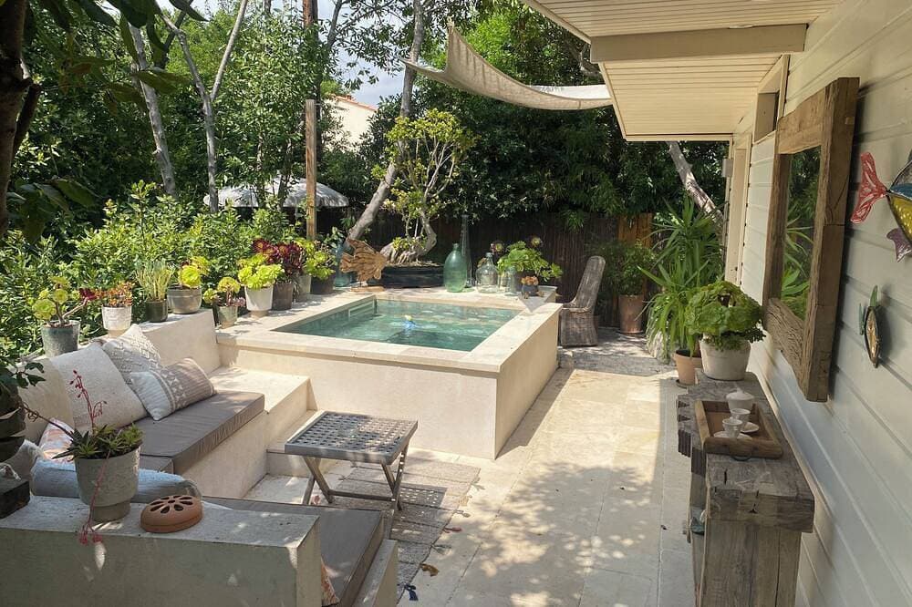 Mini Villa Mit Jacuzzi 1