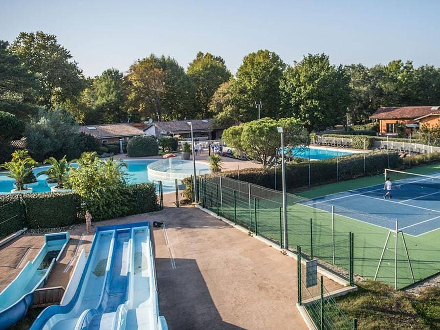 Foto 4 von 44: Camping Domaine de La Forge - Sea Green By Sunêlia - Mobilheim 4 personen - Cottage Confort 2 Zimmer 4/6 Pers.