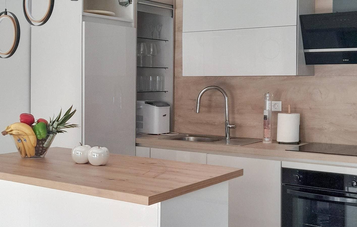 Foto 4 von 32: Geräumige 100 m² große Wohnung mit Pool, Terrasse, WLAN und Klimaanlage