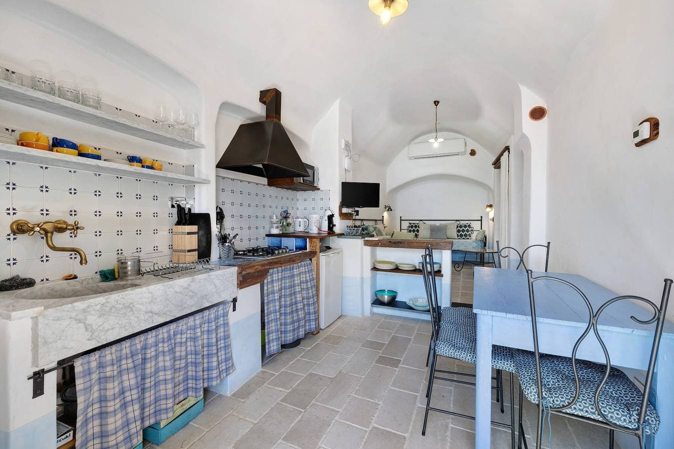 Foto 10 von 25: Ferienwohnung 'Ulivo' mit Meerblick, Gemeinschaftsterrasse und WLAN