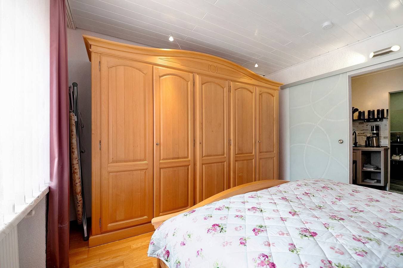 Foto 8 von 23: Im Herzen vom Luftkurort Kell am See, liebevoll eingerichtete Ferienwohnung  mit Balkon und Garten