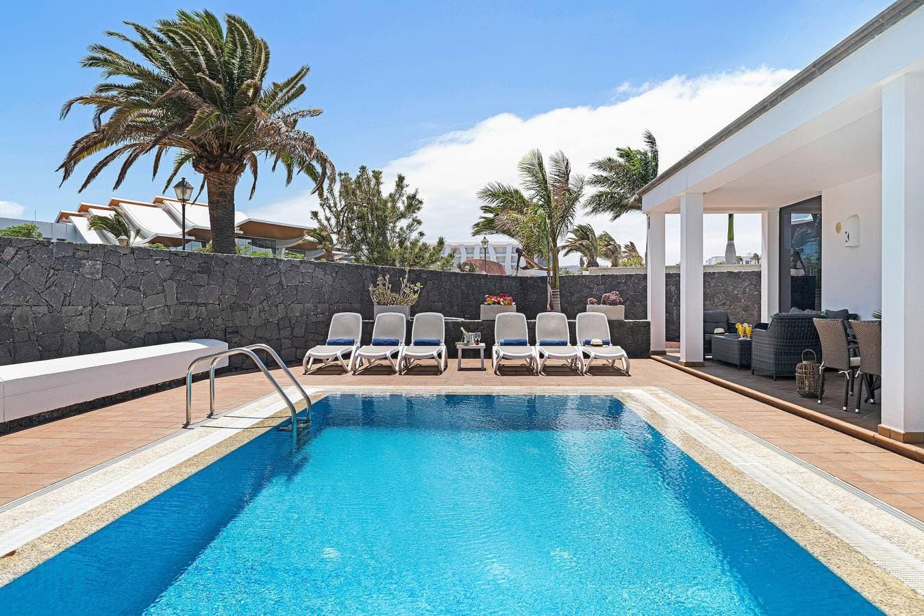 Foto 4 von 45: Elegante Villa nahe dem Strand mit Pool, Sauna, Whirlpool und Terrasse