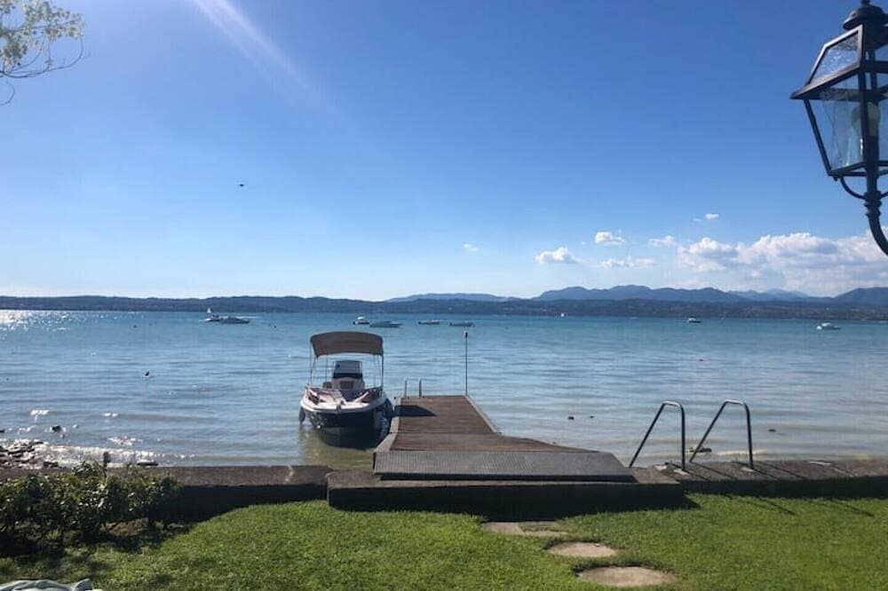 Apartment directly by the lake 1