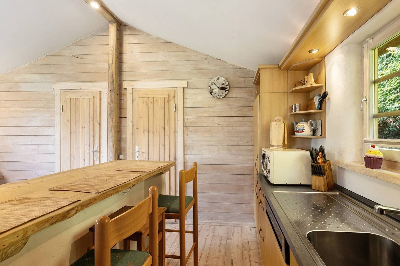 Foto 12 von 30: Ferienhaus 'Blockhütte' mit privater Terrasse und privatem Garten