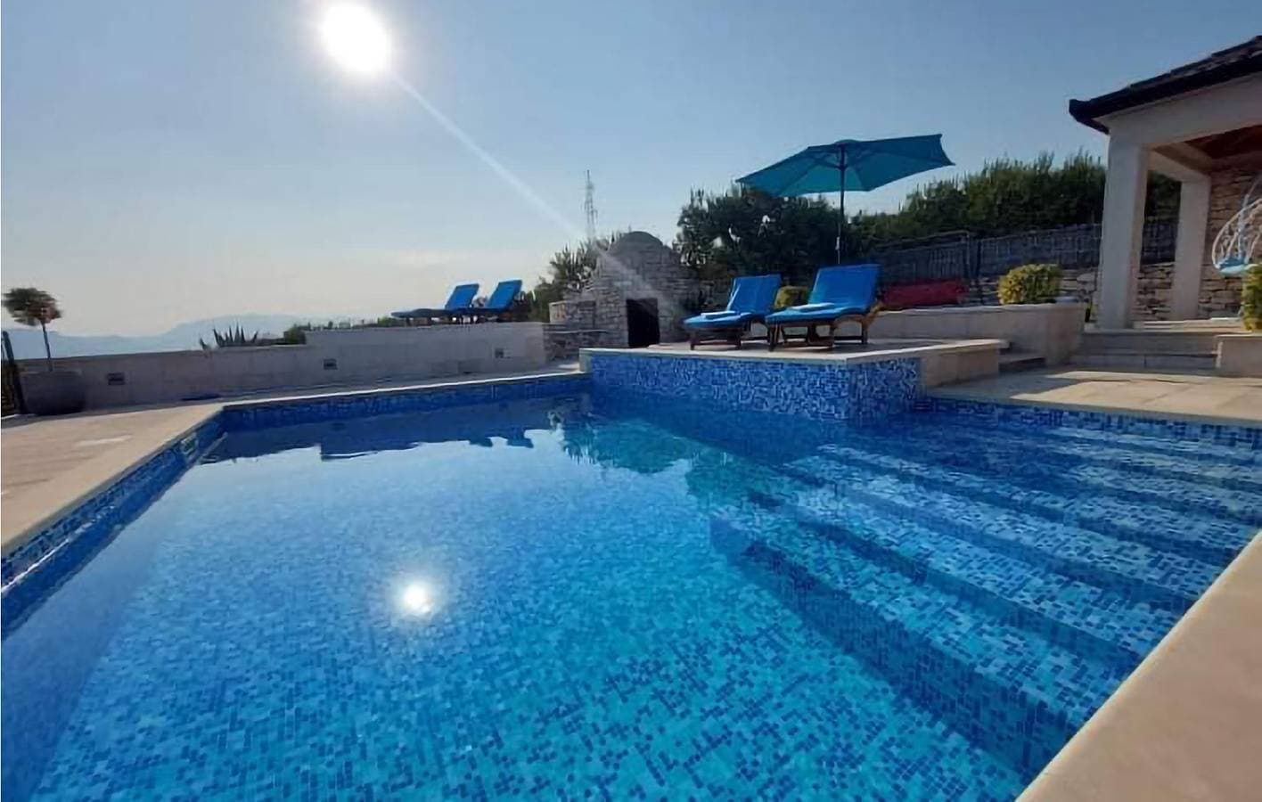 Foto 8 von 40: Gemütliche 75 m² große Ferienwohnung mit Pool, Terrasse und WLAN – 1 km vom Strand entfernt