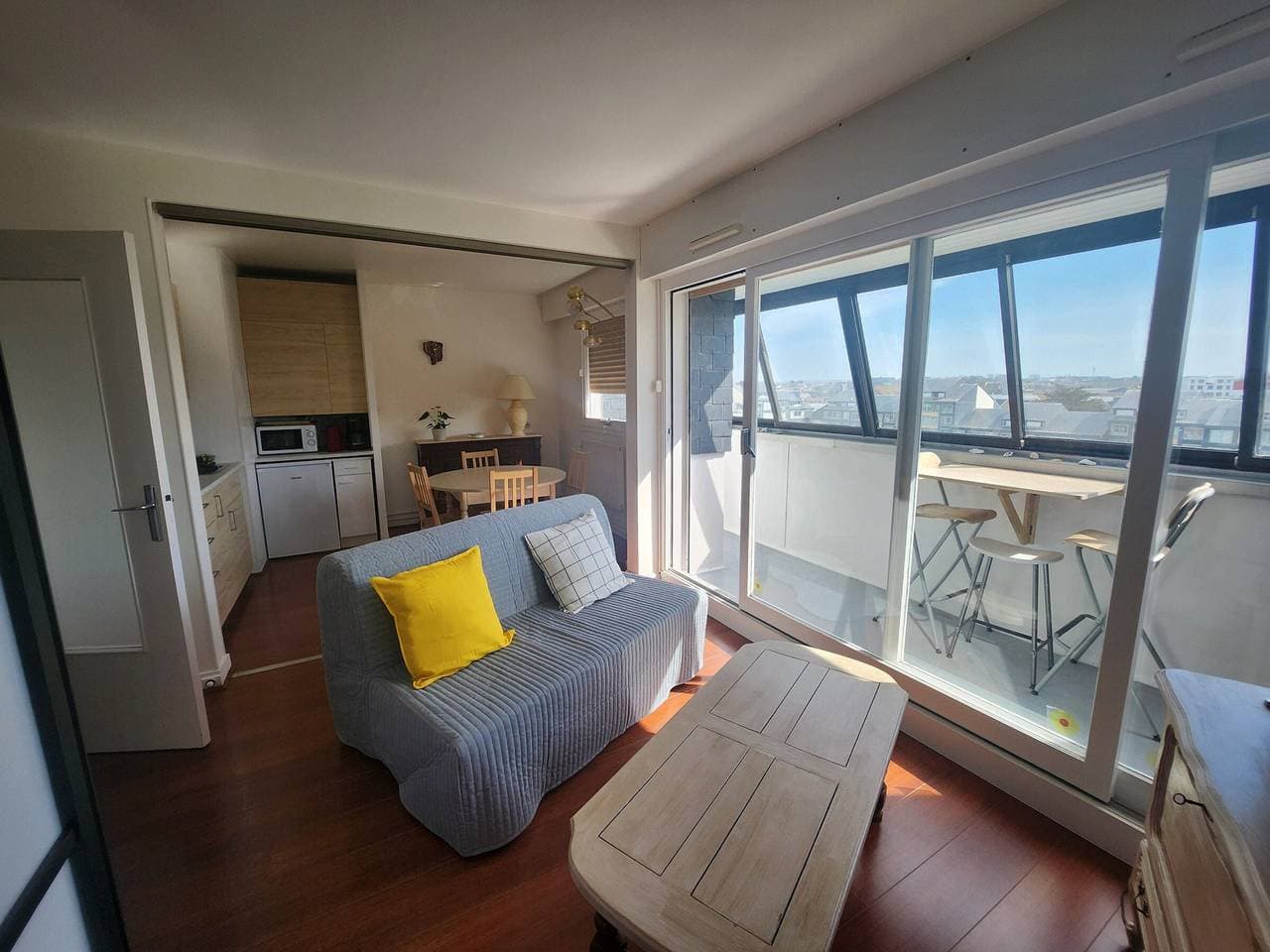 Foto 4 von 11: Großes 40m² Studio mit Meer- und Hafenblick, privater Parkplatz