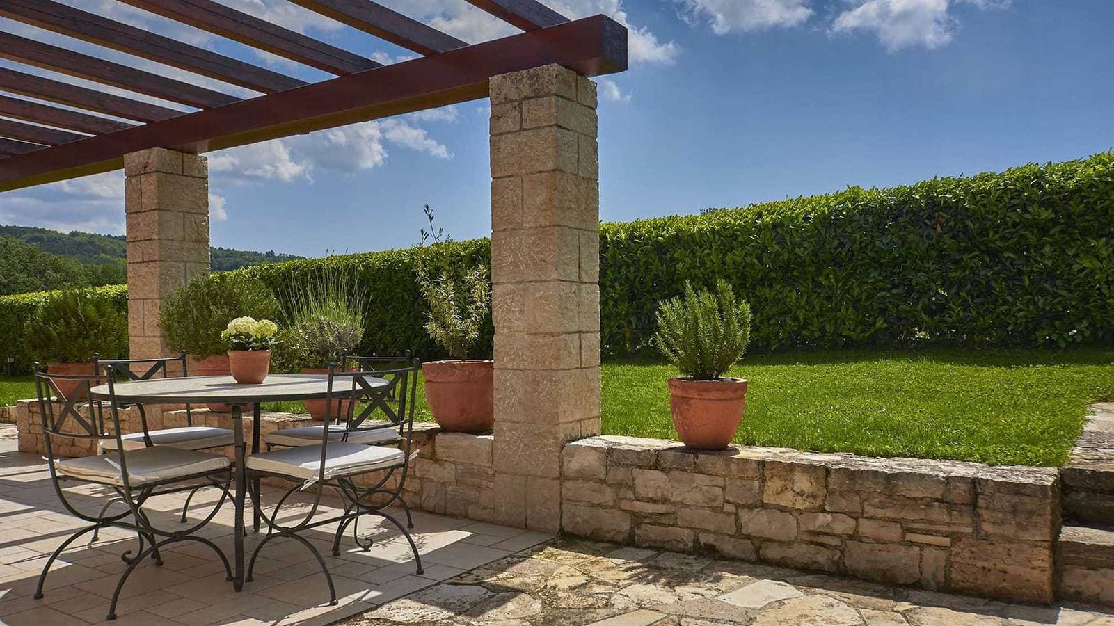 Foto 8 von 28: Villa für 8 Personen mit Balkon/Terrasse