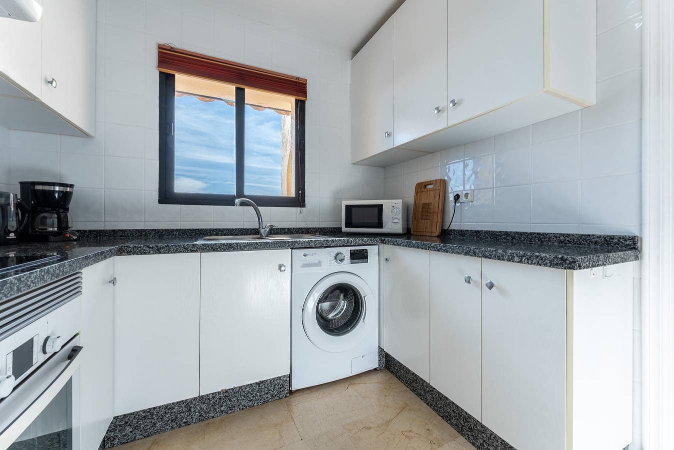 Foto 8 von 21: Ferienwohnung 'Meerblick Torre Oceano 7' mit Gemeinschaftspool & WLAN