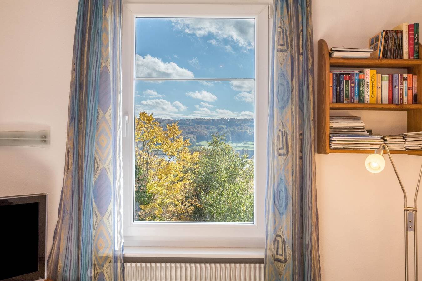 Foto 4 von 26: Gemütliche Ferienwohnung "Zum Seeblick" in Seenähe mit Bergblick, WLAN & Garten