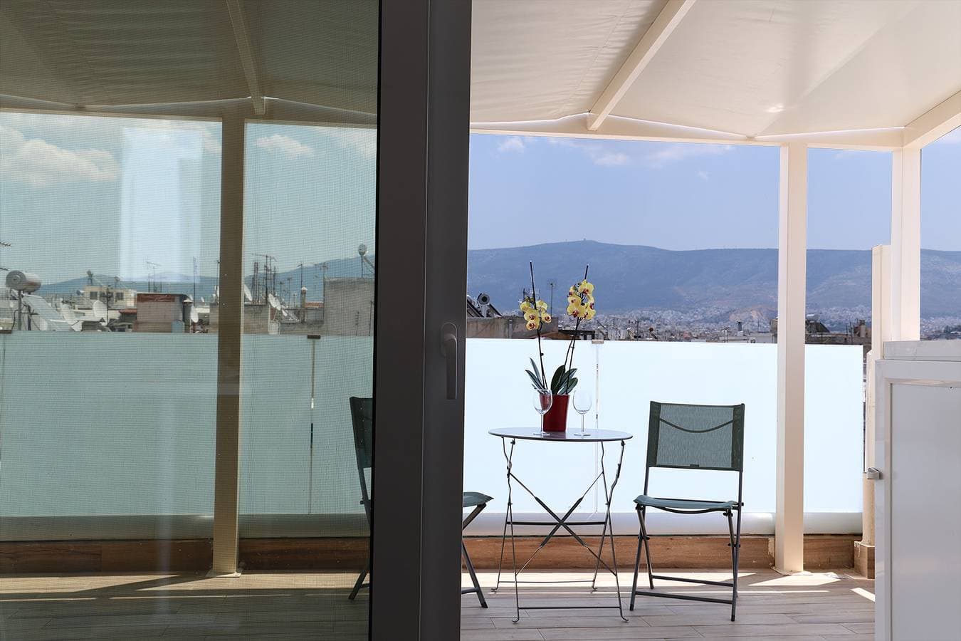 Foto 6 von 14: Liv - View and  the City Studio in Athens