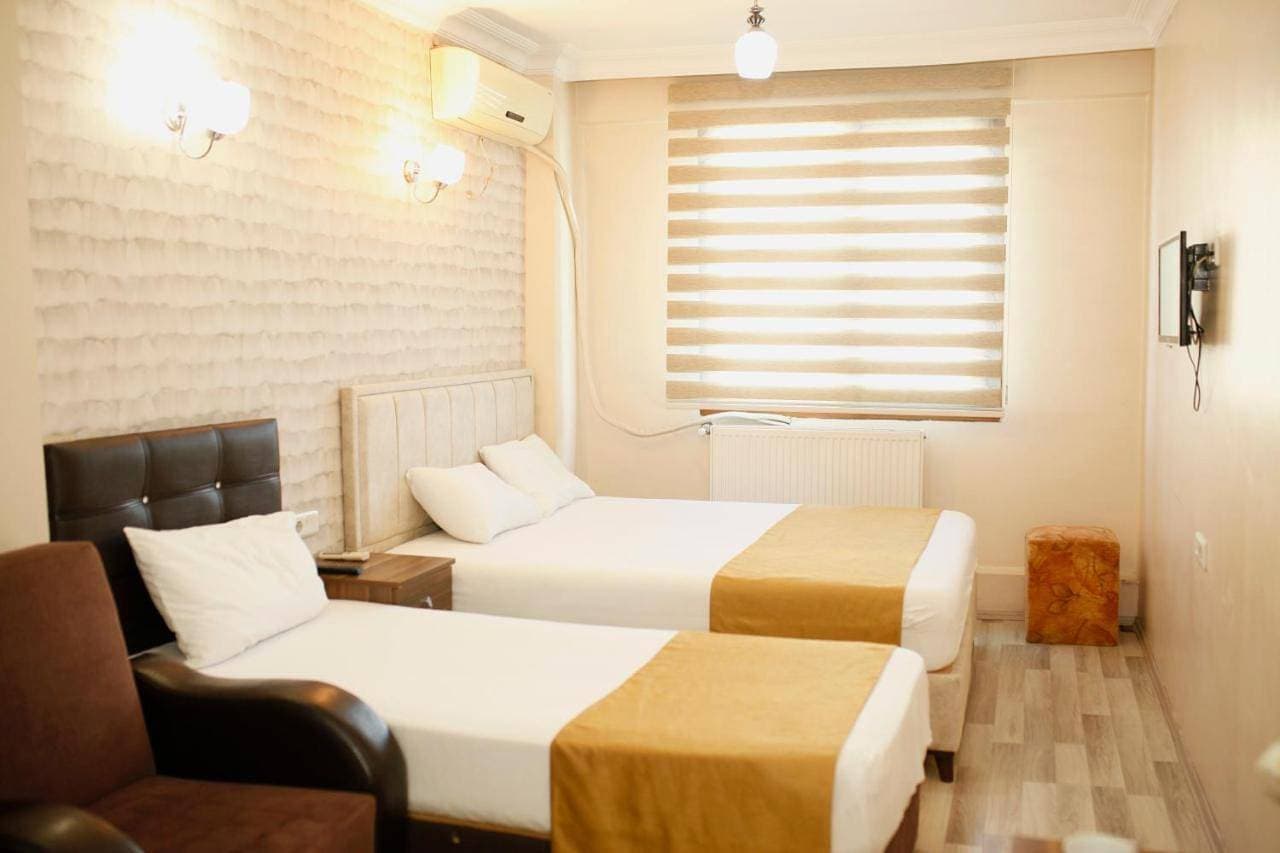 Foto 4 von 49: Economy Double Room