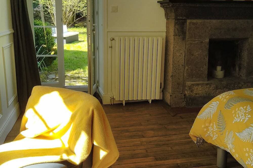 Foto 3 von 17: Bed and breakfast with its private garden in Suisse Normande