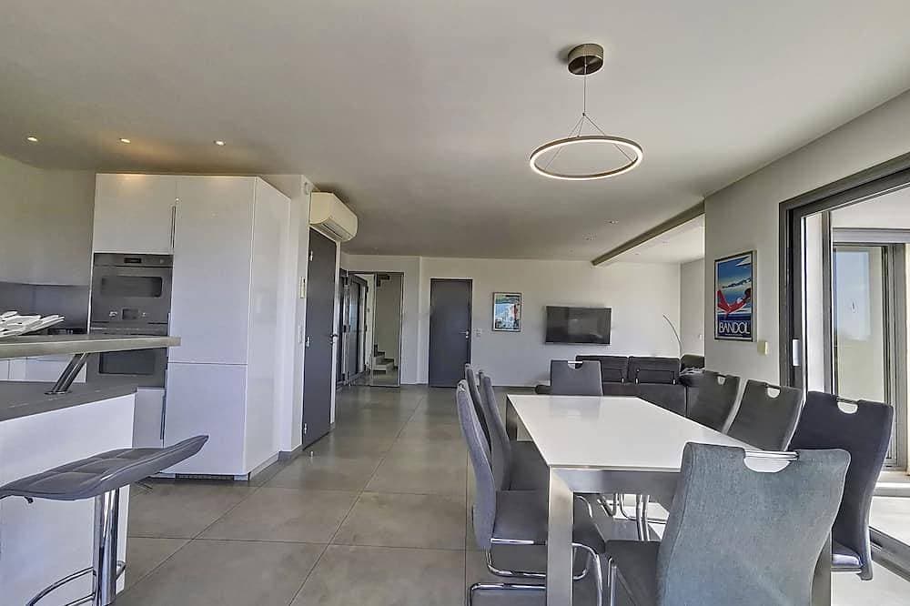 Foto 13 von 30: Neue Ferienvilla mit Pool mit herrlichem Meer- und Dorfblick