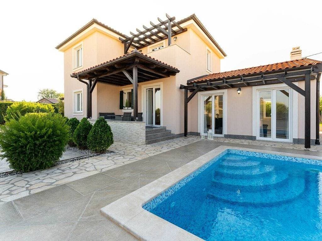 Foto 3 von 42: Villa in Sveti Lovreč mit Schwimmbecken