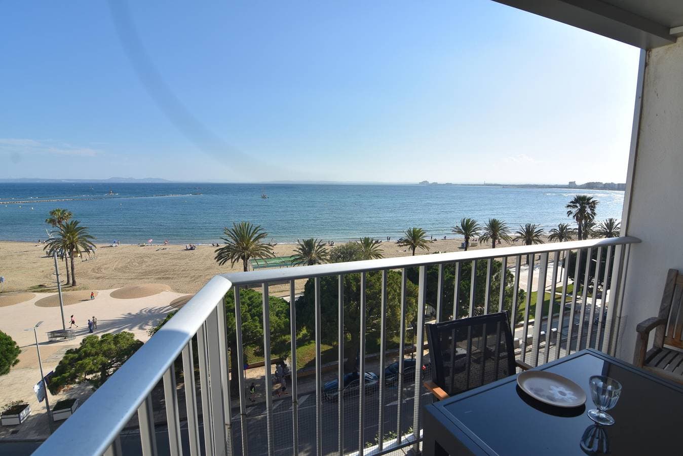 Foto 5 von 22: Apartment direkt am Strand in Roses, Costa Brava! 1 Schlafzimmer, Meerblick, Terrasse, kostenfreies WLAN. Buchen Sie jetzt!