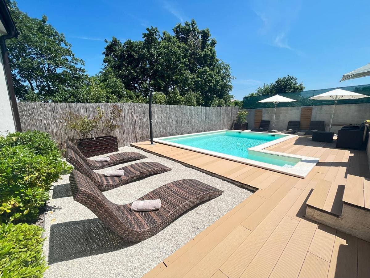 Foto 2 von 45: Villa with Private Pool