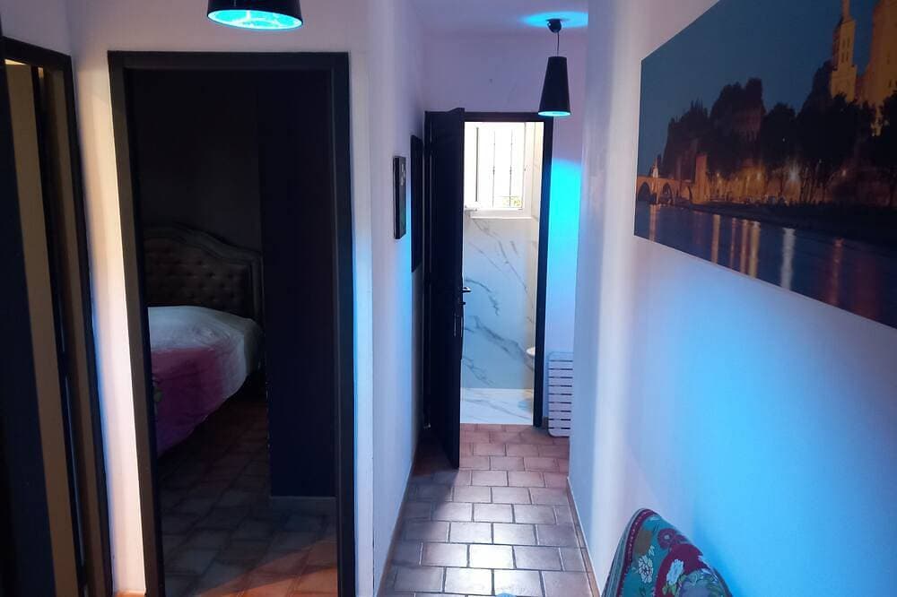 Foto 5 von 30: 8 km Villa Saint Rémy de Provence -10Km Avignon, Pool 16 von 5, Billard, Tisch pon