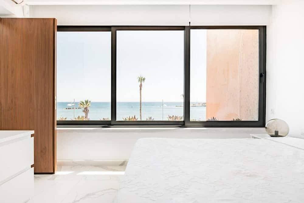 Phaedrus Living Seaview Luxury Marina Court 1