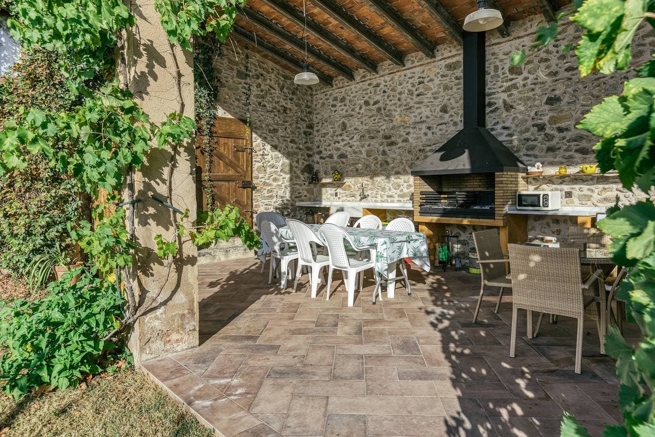Foto 2 von 40: Ferienhaus "Can Cortada" mit Bergblick, privater Terrasse und WLAN
