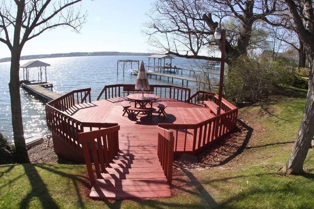 Foto 4 von 21: Geräumige Seneca Lake Waterfront Getaway
