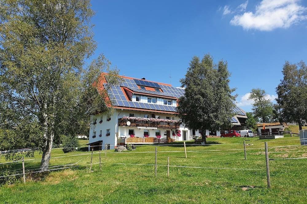 Gemütliche 55 m² Ferienwohnung in ruhiger Lage, nur 3 km zum Schluchsee. 1