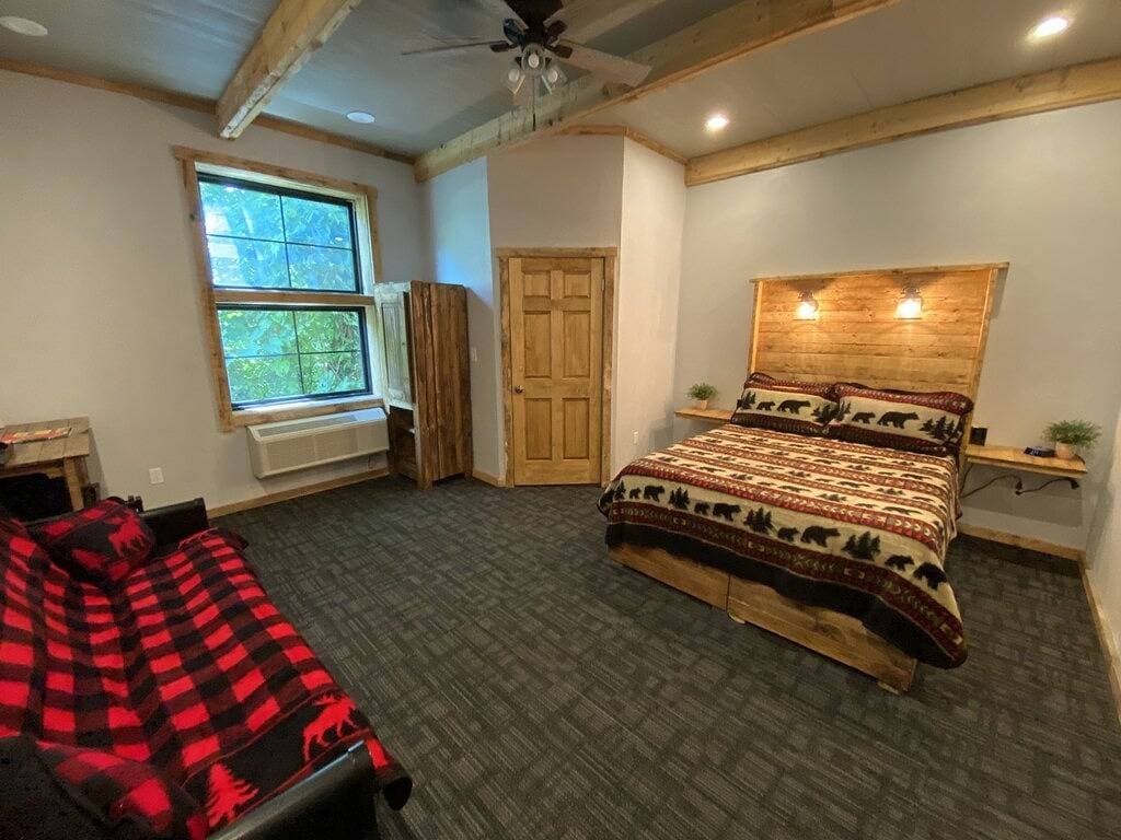 Foto 13 von 13: Fall Trailside Hotel 105: Sleeps 2, 1Br 1Ba Grill Laurel Highlands