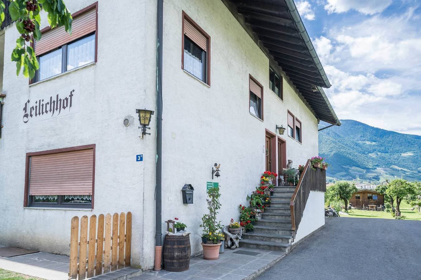 Foto 9 von 12: Ferienwohnung "Tschigat Leilichhof" mit Bergblick, WLAN, Balkon & Garten