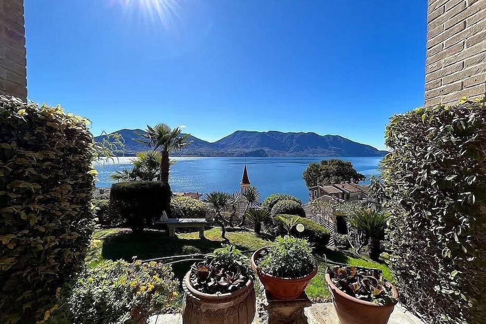 Foto 10 von 30: Villa Alborella: A bright four-story villa situated on a promontory facing the lake, with Free Wi-Fi.