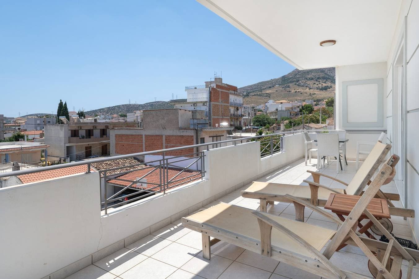 Foto 3 von 27: Modernes Apartment nahe Athen und Küste mit Panoramablick