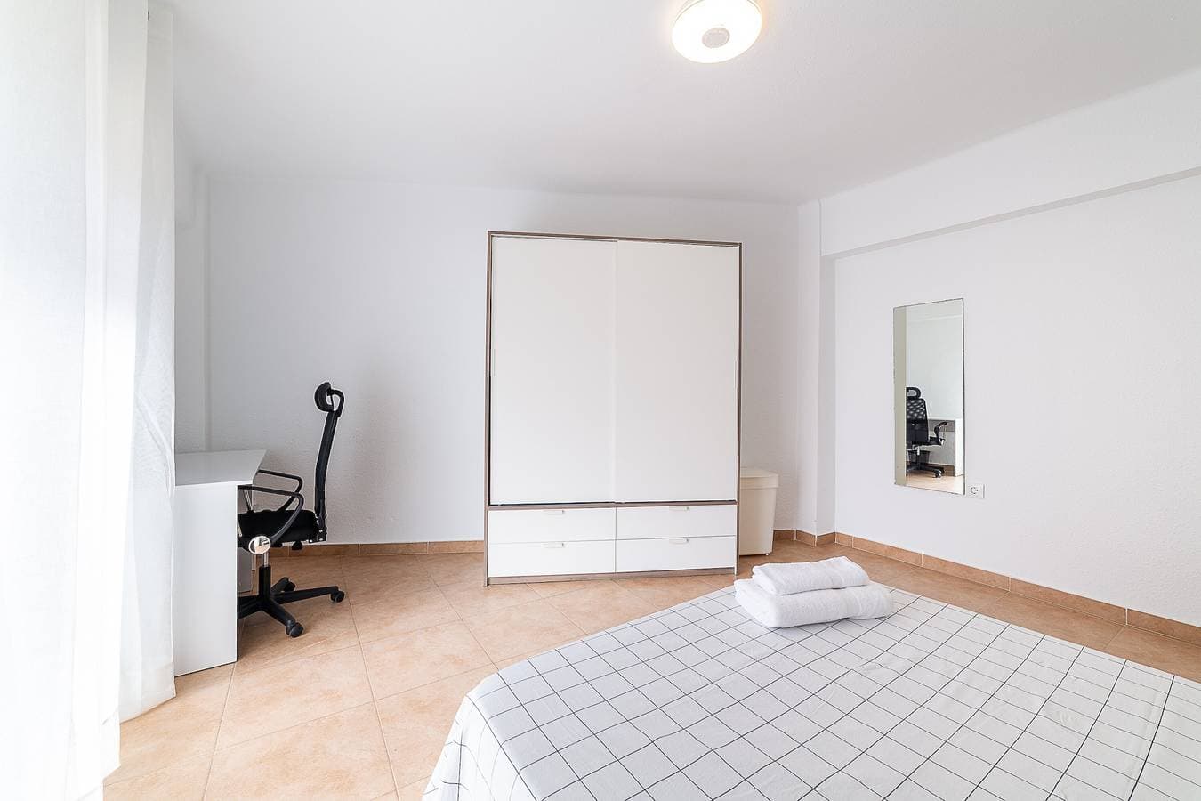 Foto 11 von 27: Wohnung in El Zapillo: Meerblick, WLAN, Klimaanlage im Wohnzimmer, Deckenventilatoren