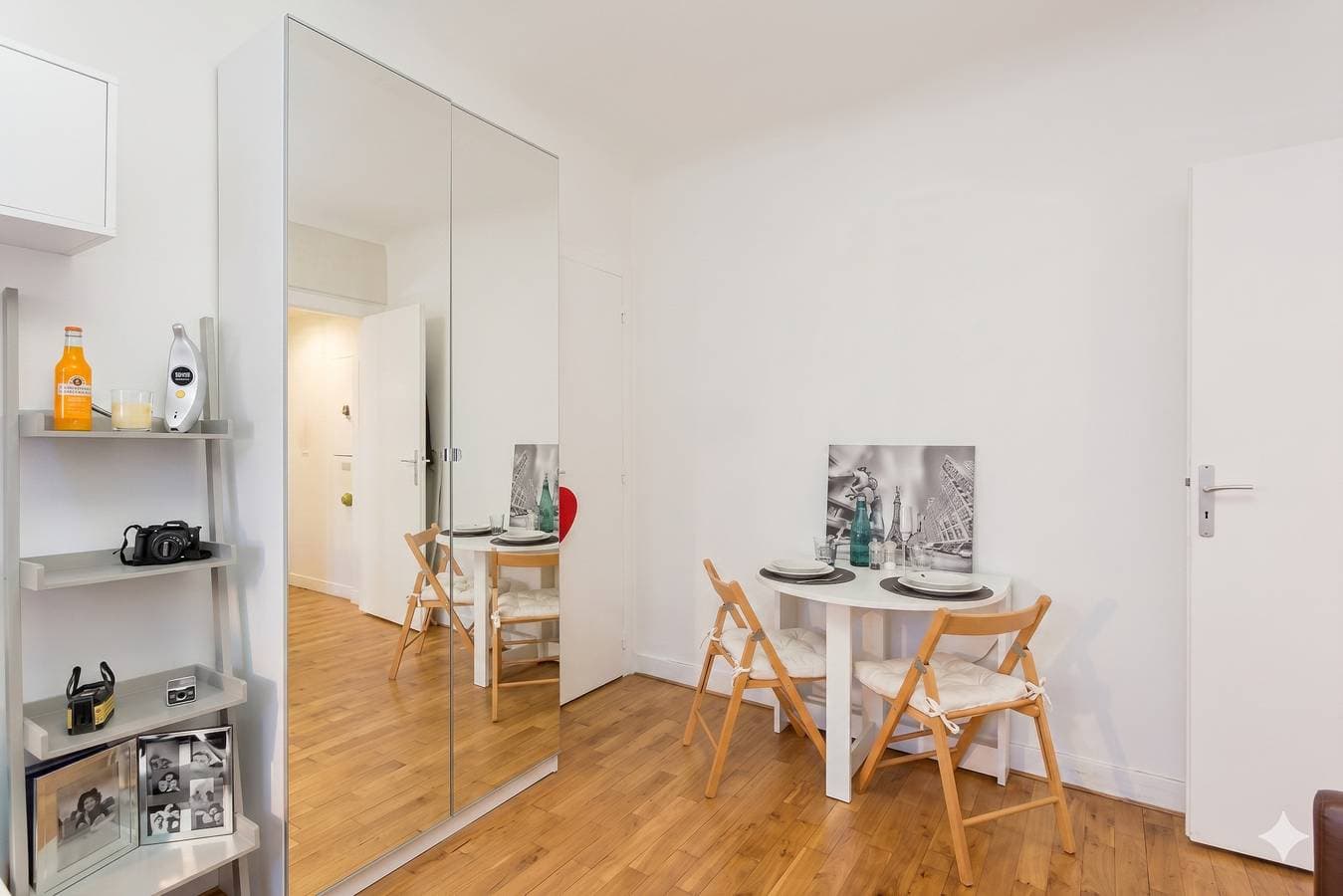 Foto 3 von 16: Charmantes Studio mit Blick auf den Eiffelturm im 15 Jahrhundert von Paris